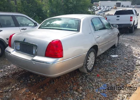 2004 Lincoln Town Car Signature from USA, damaged, VIN 1LNHM81W64Y680627